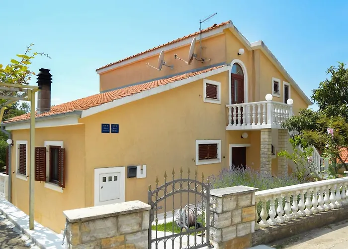 Apartamento Mara-2 By Interhome